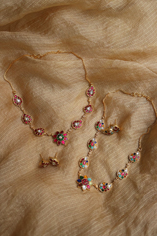 Delicate Jadau Kairi Close Neck Set