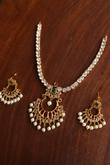 AD Chaand Pendant Set