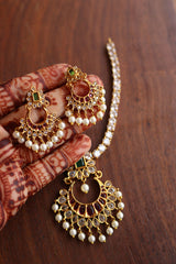 AD Chaand Pendant Set