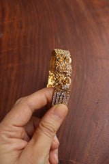 AD 5 Line Lakshmi Flower Bangle