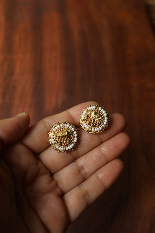 Haathi Pearl Gheri Studs