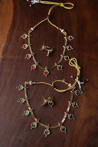 Heart Leaves Close Neck Set