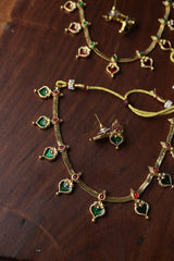Heart Leaves Close Neck Set