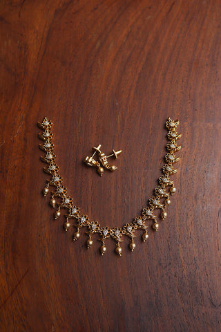 Delicate Paisley Close Neck set