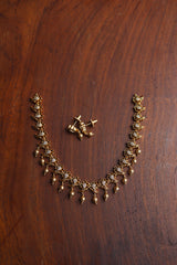 Delicate Paisley Close Neck set