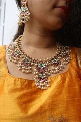 Lotus Kundan Guttapusalu Set Short