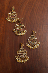 Oval Swing Chaand Earrings