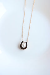 Pearl Horseshoe Short Chain