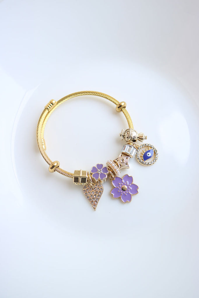 Buy BlueStone 22k (916) Yellow Gold Sovereign Flower Charm Bracelet Online  at Low Prices in India | Amazon Jewellery Store - Amazon.in