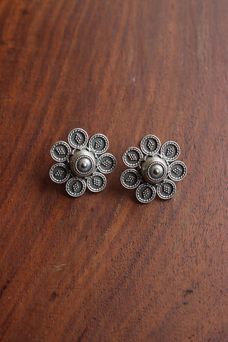 GS Rustic Flower Tomb Studs