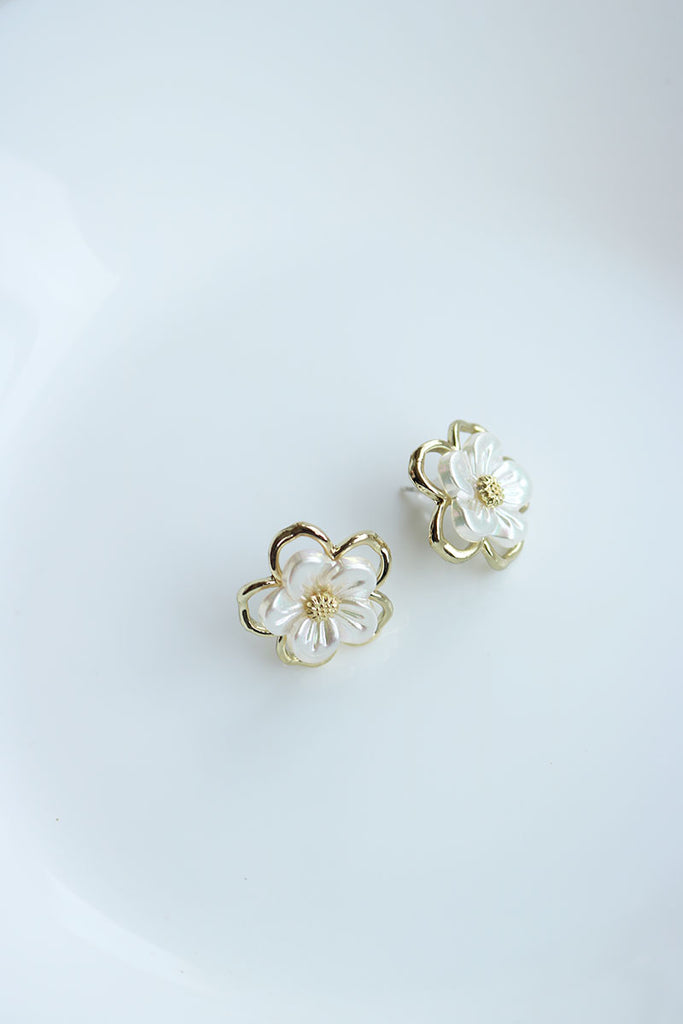 Shop Majestic Flower Design Gold Earrings | Gold Jewelry for Women | GRT  Jewels