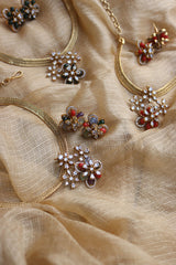 Flower Pendant Close Neck Set