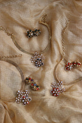 Flower Pendant Close Neck Set