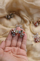 Flower Pendant Close Neck Set