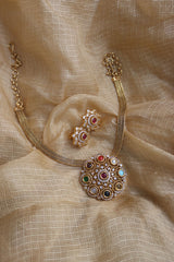 Multi Wheel Pendant Close Neck Set
