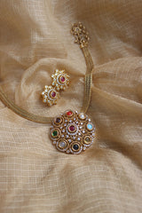 Multi Wheel Pendant Close Neck Set