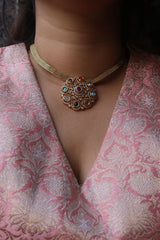 Multi Wheel Pendant Close Neck Set