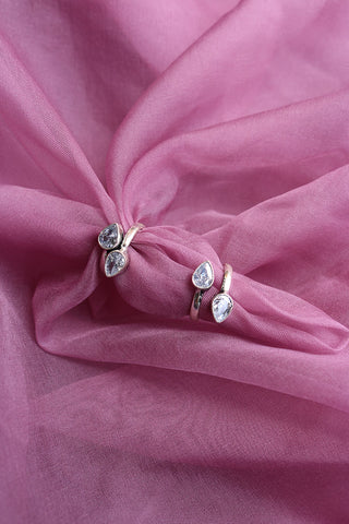 92.5 Silver Tear White Stone Clasp Toe Rings
