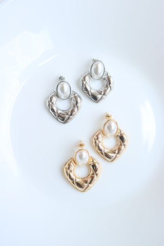 Curve Pearl Earrings