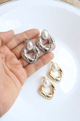 Curve Pearl Earrings