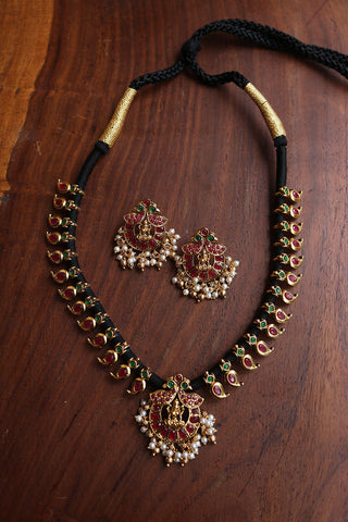 Kairi Lakshmi Black Thread Set