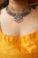 Victorian Peacock Tilak Close Neck Set