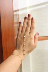 Dainty Circles Handchain