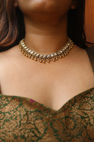 Classic Kundan Close Neck Set
