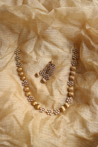 Dumroo AD Flower Necklace Set