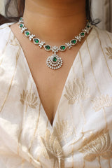 Delicate AD Green Tilak Set