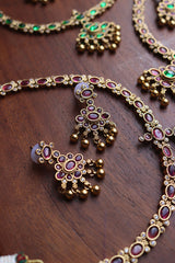 Oval Close Neck Set