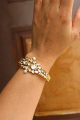 Kundan Tilak Pearl Kada