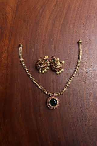 Green Circle Pendant Close Neck Set