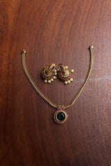 Green Circle Pendant Close Neck Set