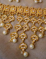 Kundan V choker Set