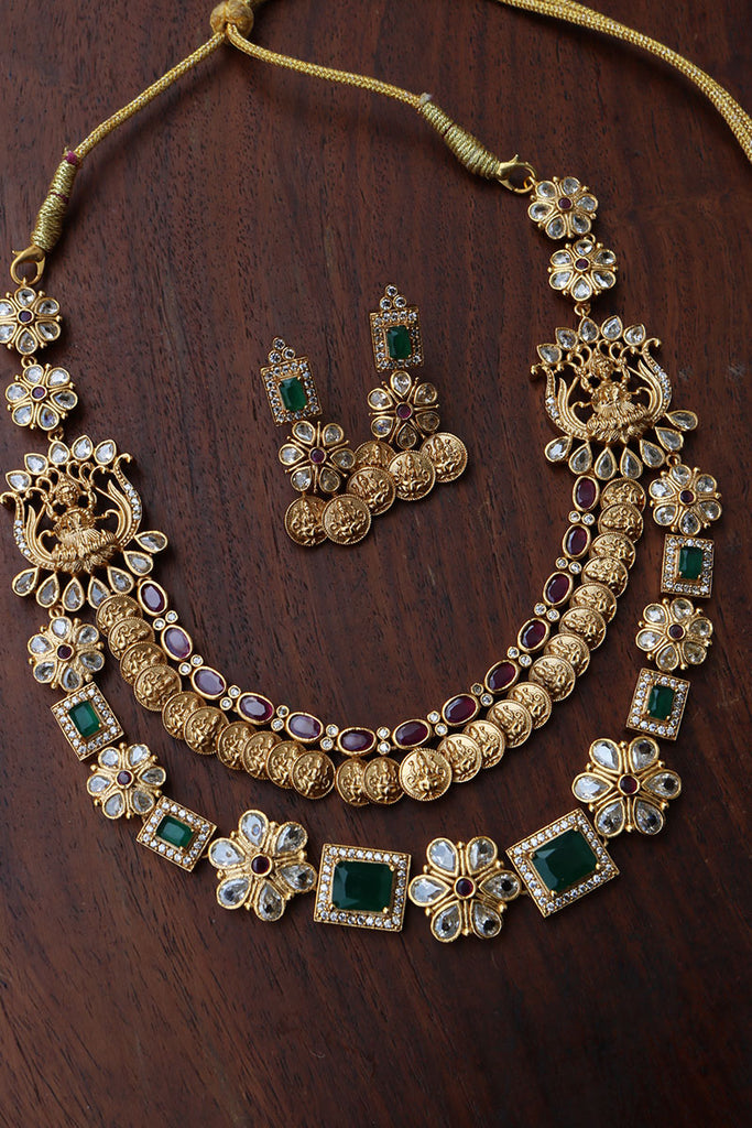 Queen Elizabeth's Coin Pendant Necklace - Gold – Balara Jewelry