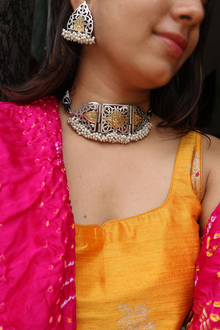 Two Tone Leaf Pearls Choker Set