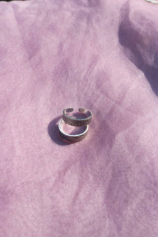 92.5 Silver Band Dot Toe Ring